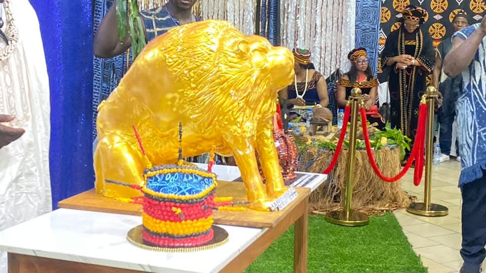 Golden lion sculpture and ceremonial cake