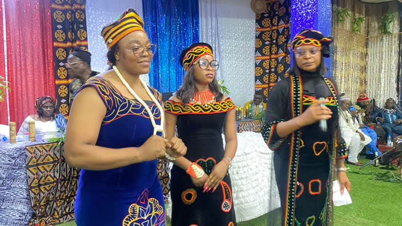 Women of Talla in traditional attire